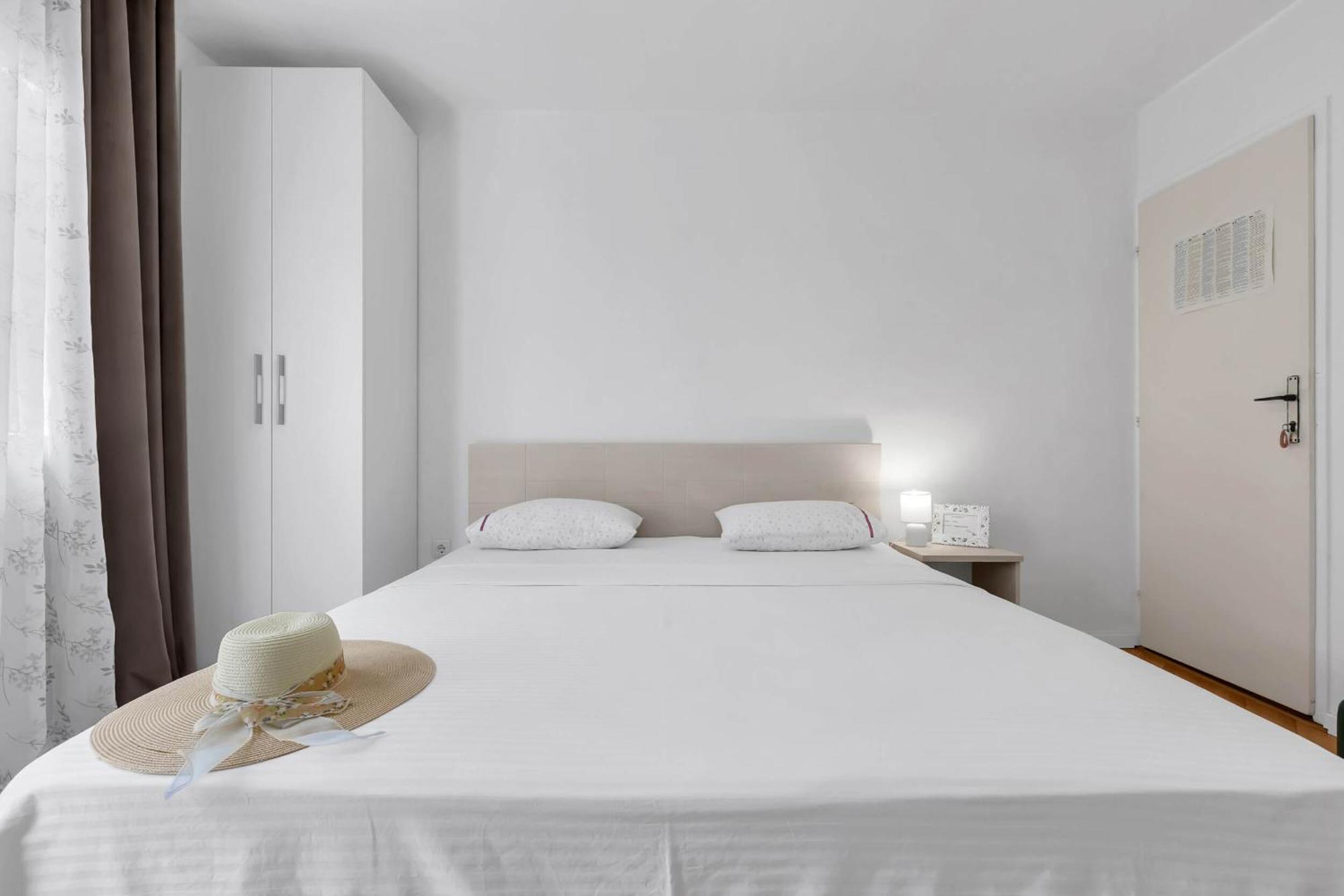 Urban Apartment *